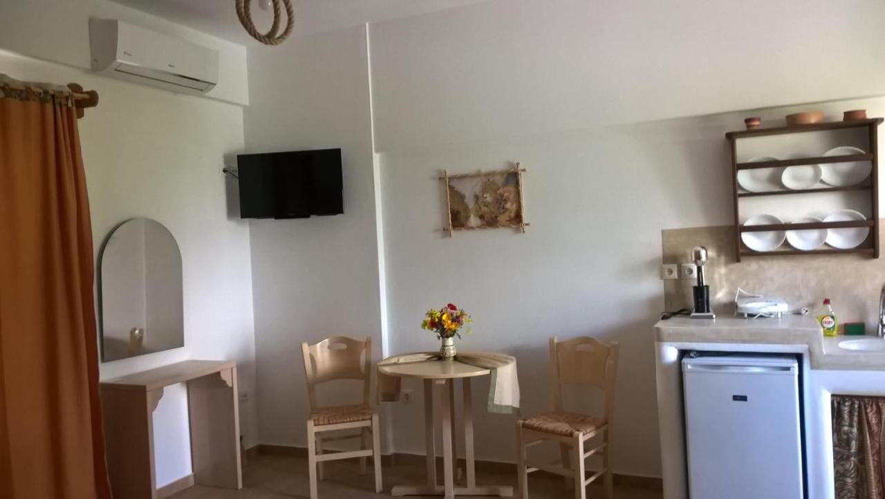 Appartamento Gyrouli 1 Pera Gyalos Esterno foto